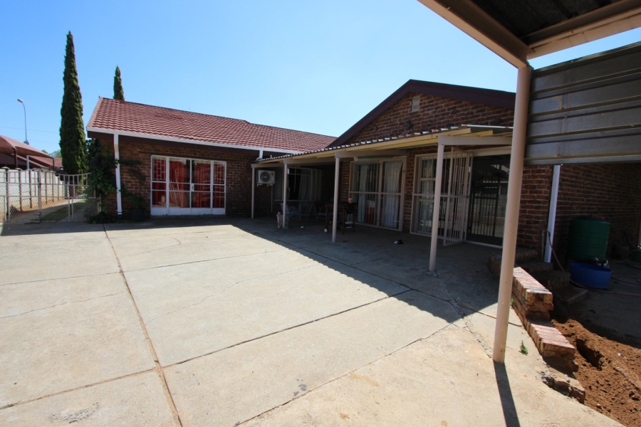 4 Bedroom Property for Sale in Riebeeckstad Free State